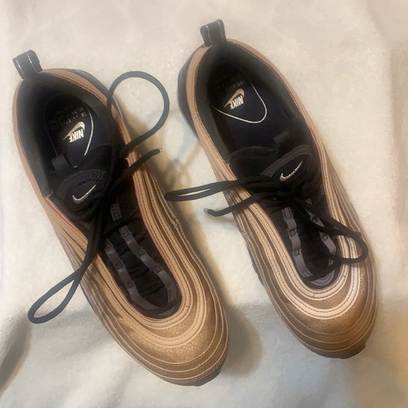 Women’s Nike Airmax 97 (like new….worn 2 times) - Picture 1 of 12